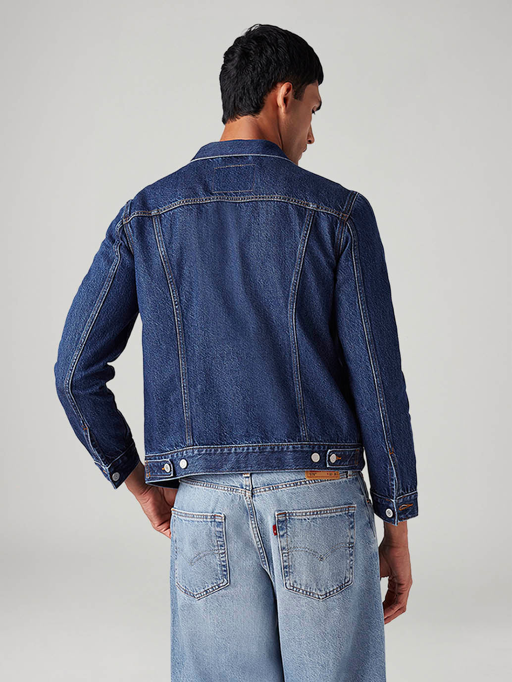 Men's Solid Regular Fit Denim Trucker Jacket