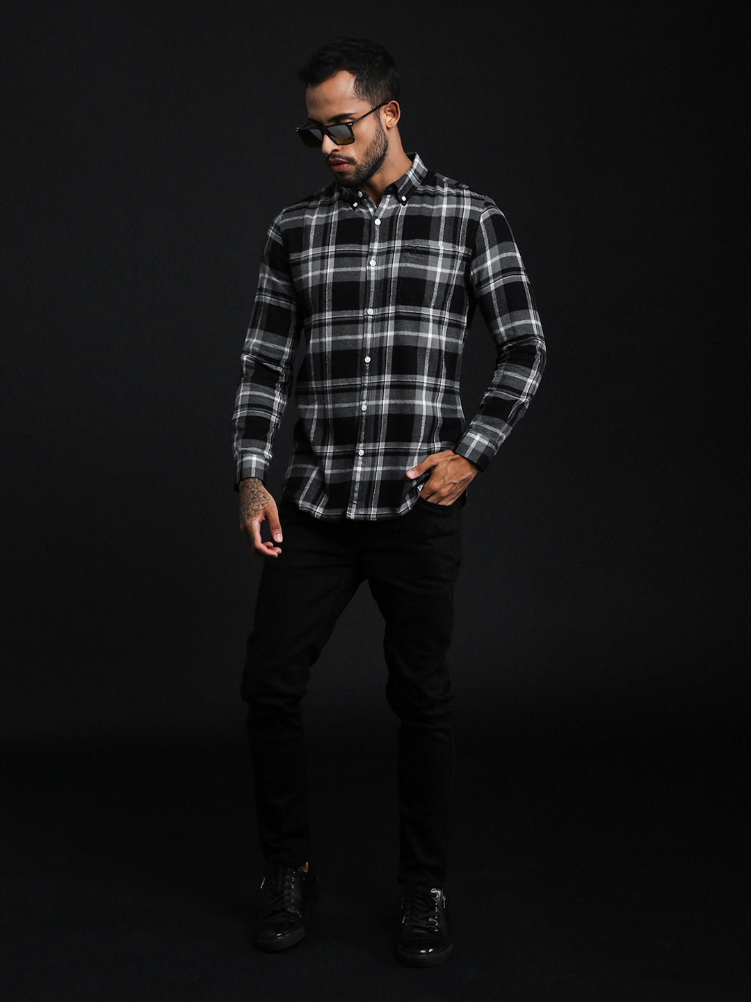 Men Black & Grey Checks Slim Fit Shirt